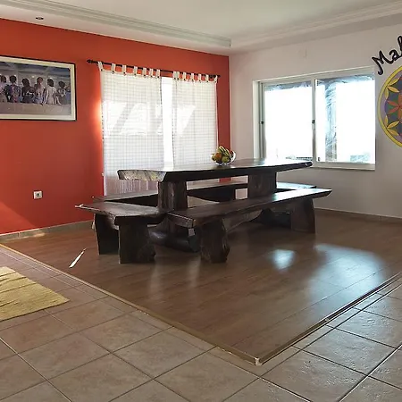 Ostello Tribo Da Praia - Almagreira Surf Peniche