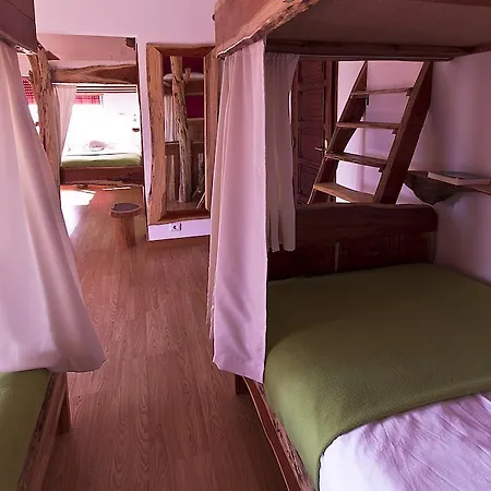 Ostello Tribo Da Praia - Almagreira Surf Peniche