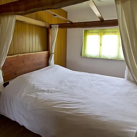 Hostel Tribo Da Praia - Almagreira Surf Peniche