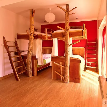 Tribo Da Praia - Almagreira Surf Ostello