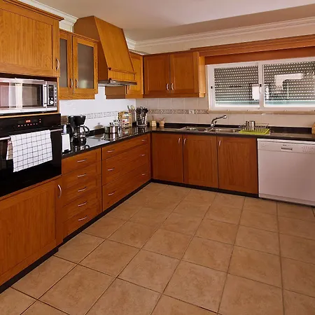 Tribo Da Praia - Almagreira Surf Ostello Peniche