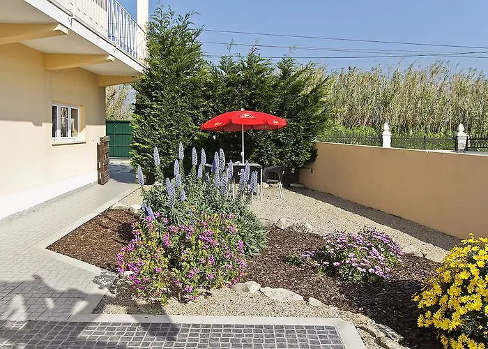 Хостел Tribo Da Praia - Almagreira Surf Пениши