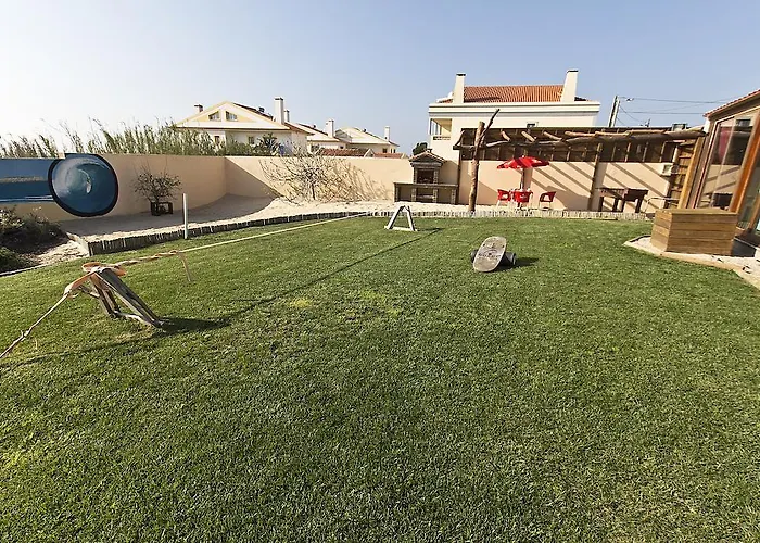 Хостел Tribo Da Praia - Almagreira Surf