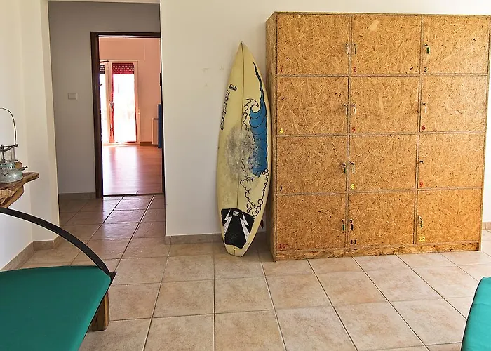 Хостел Tribo Da Praia - Almagreira Surf *