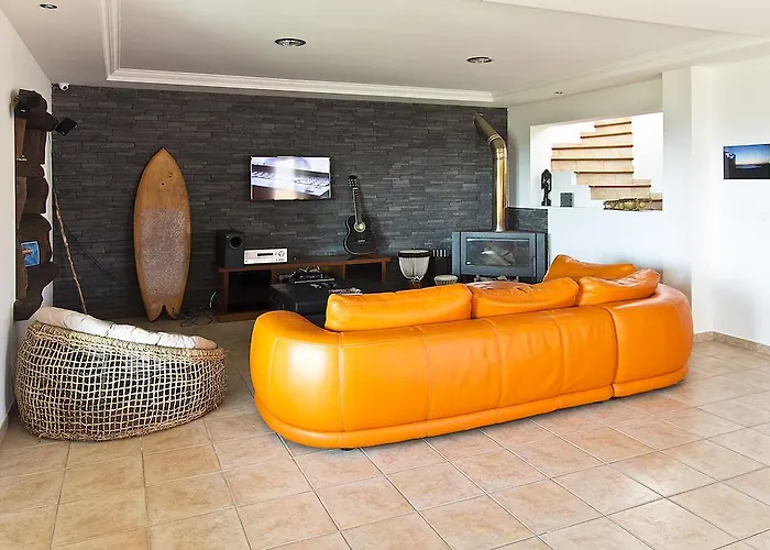 Хостел Tribo Da Praia - Almagreira Surf