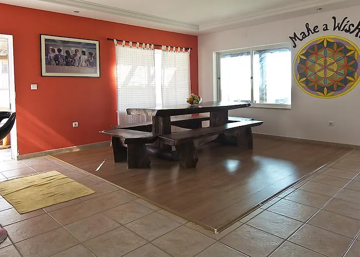 Хостел Tribo Da Praia - Almagreira Surf Пениши