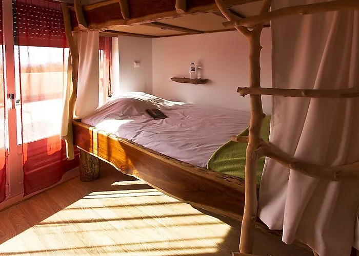 Хостел Tribo Da Praia - Almagreira Surf