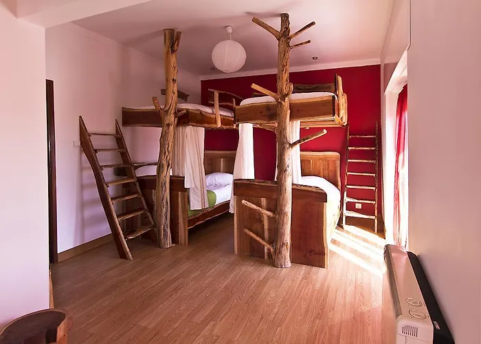 Хостел Tribo Da Praia - Almagreira Surf