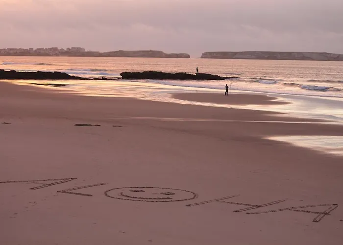 Хостел Tribo Da Praia - Almagreira Surf