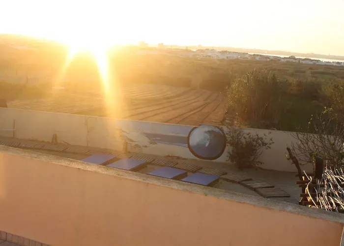 Хостел Tribo Da Praia - Almagreira Surf