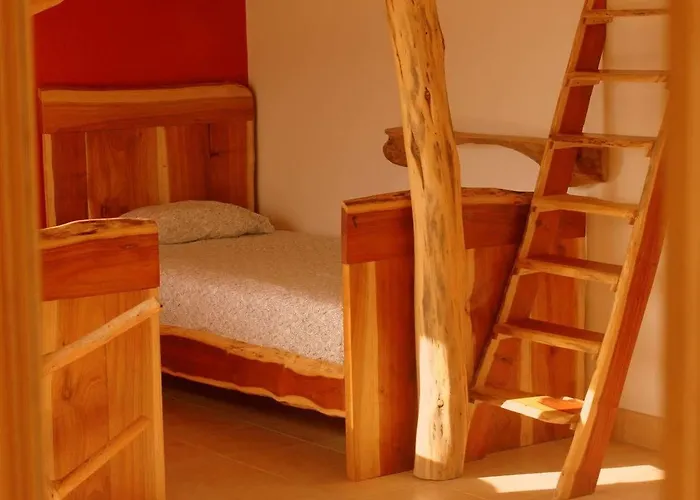 Хостел Tribo Da Praia - Almagreira Surf