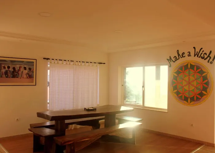 Tribo Da Praia - Almagreira Surf Хостел Пениши