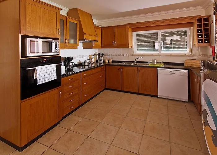 Tribo Da Praia - Almagreira Surf Хостел Пениши