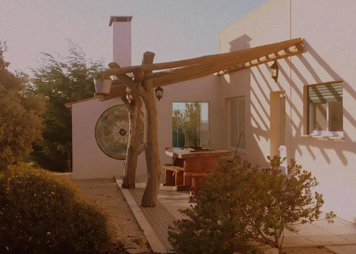 Хостел Tribo Da Praia - Almagreira Surf